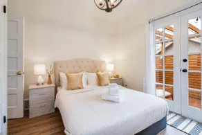 Spacious 3BR Craftsman Home in Seattle Queen Anne - Image 4