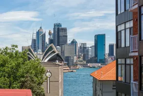 Latitude -Kirribilli Apartment. Opera House Views - Image 3
