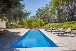 Designer Private Estate w/Pool, Hot Tub & Bocce on Westside! - Image 4
