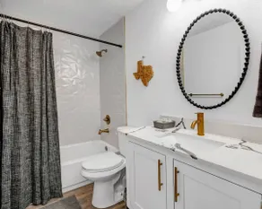 The Dominion: 2 Bdrm/Walk to A&M/Comfy King Beds - Image 4