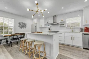 The Dominion: 2 Bdrm/Walk to A&M/Comfy King Beds - Image 2