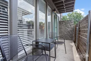 Explore Austin Life, Studio Near Guadalupe St - Image 4