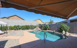 Cozy home near freeways w pool BBQ - Image 4