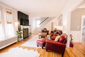 Historic Gem w amenities * Midweek Stay Discounts* - Image 3