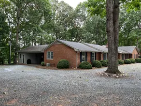Cheerful 5 bedroom 3.5 bath very spacious home. - Image 2