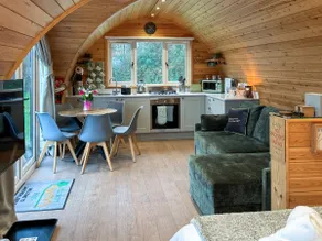 Lakeview Lodge- Uk40692 - Image 3