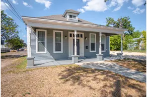 Gorgeous Family-Friendly Home Near Downtown - Image 3