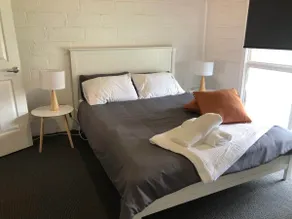 Black Range Lodge, Tumbarumba - Queen Room - Image 5