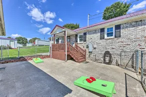Family-Friendly Sanctuary: BBQ, Patio & Yard - Image 2