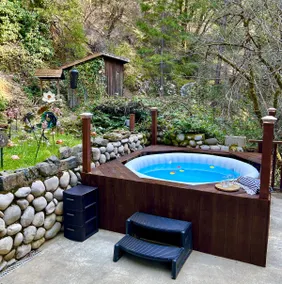Wonderland: Alice-Themed, Hot Tub, Lake & Forest - Image 4