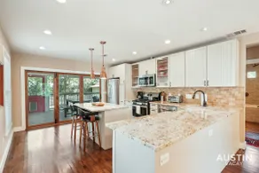 Sizable Screened in Porch w Luxury Kitchen and Bath - Image 2