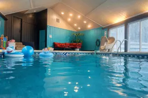 Valley View Villa: Indoor Saltwater pool, theater, pickleball! - Image 2
