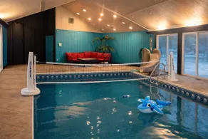 Valley View Villa: Indoor Saltwater pool, theater, pickleball! - Image 3