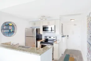 9th FL 2/2.5 BayView Condo includes parking! - Image 5