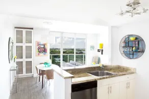 9th FL 2/2.5 BayView Condo includes parking! - Image 4