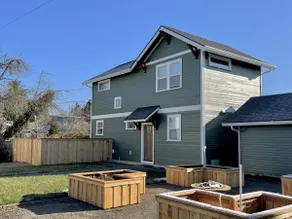 Custom Built Cottage in Downtown with Pool - Image 5