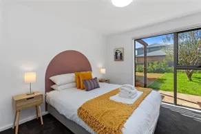 Bay Breeze Retreat - Modern home, walk to beach - Image 5