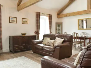 Apple Tree Barn- Uk40791 - Image 4