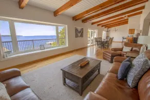Breathtaking 5 bedroom Waterfront Home With Hot Tub! - Image 2