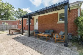 10min to Dtown Lexington/ Fenced Yard/ Parking - Image 4