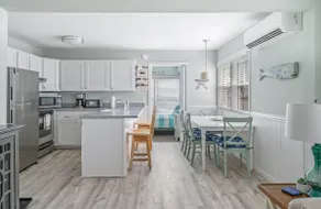 Coastal Condo - Close to Beach & Entertainment - Image 3