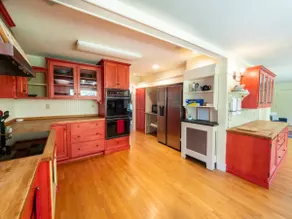 Renovated, Five Bedrooms In Historic Williamstown - Image 5