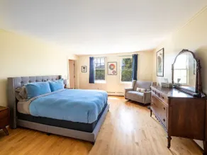 Renovated, Five Bedrooms In Historic Williamstown - Image 4