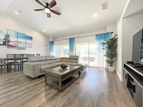 Lakeside Sunset suite - Image 3