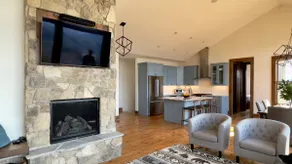 Golden Eagle Landing: Modern Mountain Getaway, Hot Tub, Pet Friendly, WiFi, Long - Image 5