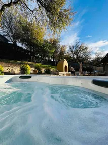 3BR/GardenOasis/Fireplace/SoakingTub - Image 5