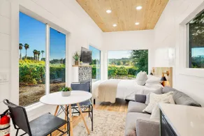 Modern vineyard cabins in Ramona - Image 2