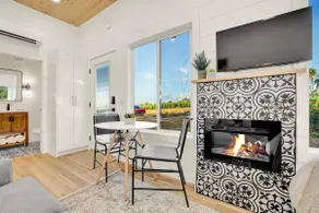 Modern vineyard cabins in Ramona - Image 3