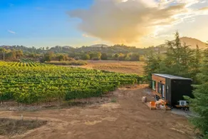 Modern vineyard cabins in Ramona - Image 5