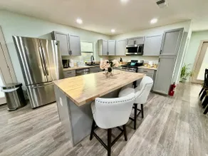 House Near UF | Pickleball, Pool Table & Spa Tub - Image 3