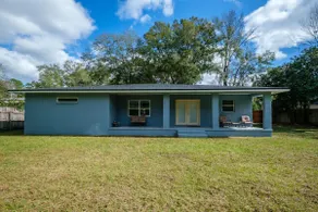 House Near UF | Pickleball, Pool Table & Spa Tub - Image 5