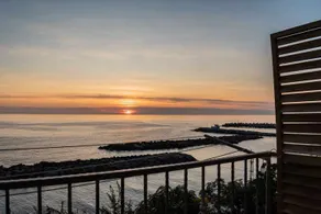 La Titina: En drømudsigt over havet og lystbådehavnen - Image 3