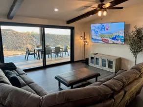 Winery Getaway with Spa and Amazing Hilltop View - Image 3