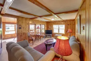 600' of Green Bay Frontage & Dock: Cozy Cottage - Image 4