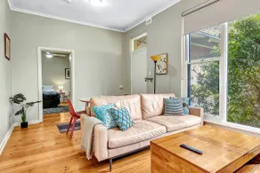East Parklands Cottage - A Dreamy Garden Hideaway - Image 5