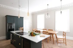 Barton House- Central Four Bed Townhouse - Image 3