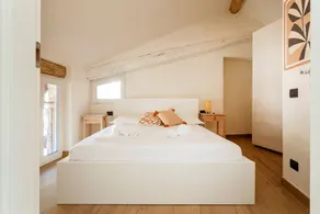 An attic on Lake Como - Image 5