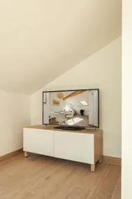 An attic on Lake Como - Image 2