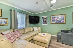 Pet-Friendly Taylor Home w/ Backyard Oasis! - Image 5