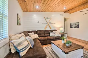 Broken Bow Retreat w/ Large Yard + Fire Pit! - Image 4