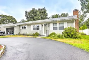 Charming Old Saybrook Cottage < 1 Mi to Beach - Image 3