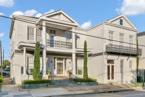 Stylish 2BR | Garden District | Historic Luxury - Image 2