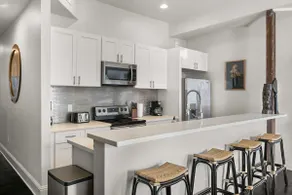 Stylish 2BR | Garden District | Historic Luxury - Image 4