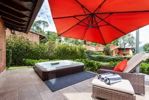 Incredible Property with Huge Garden and Pool! - Image 2