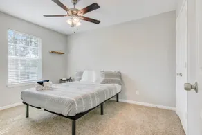 Larger 2 Bedroom Apt, Sleeps 5, No xtra guest fees - Image 3