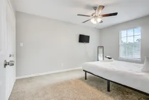 Larger 2 Bedroom Apt, Sleeps 5, No xtra guest fees - Image 4